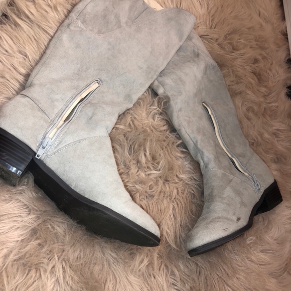 Boots - Picture 4 of 6